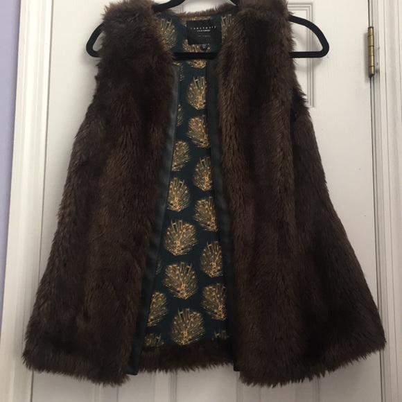 Jackets & Blazers - Faux fur vest!